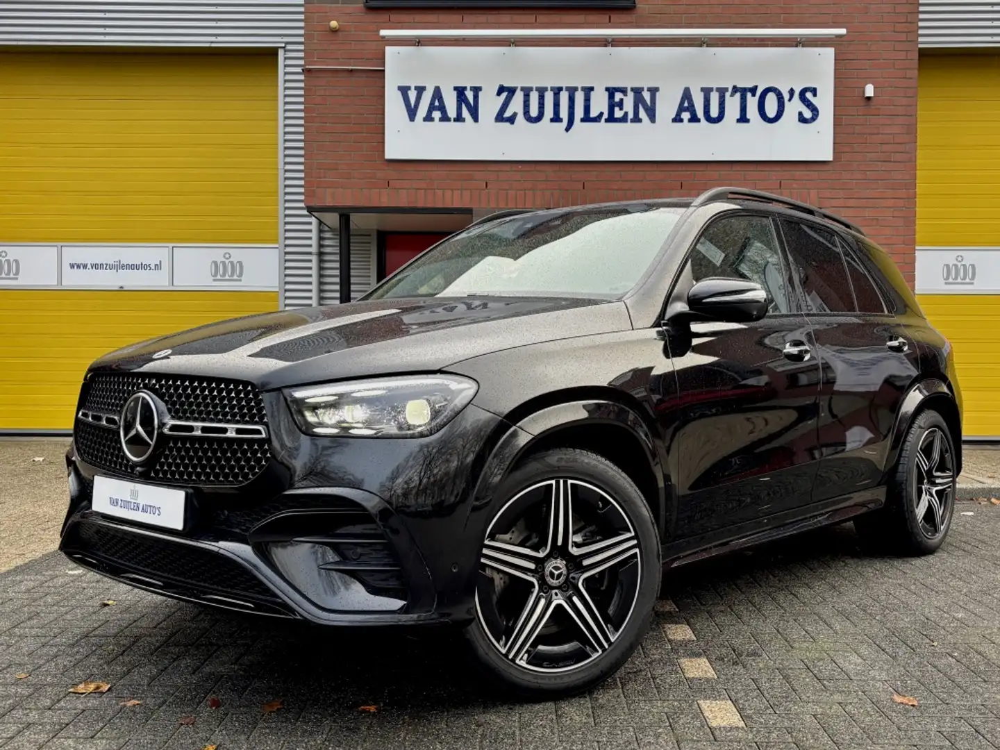 Mercedes-Benz GLE 400 400e 4M AMG NIGHT AIR Pano Trekhaak Burmester 360° Černá - 1
