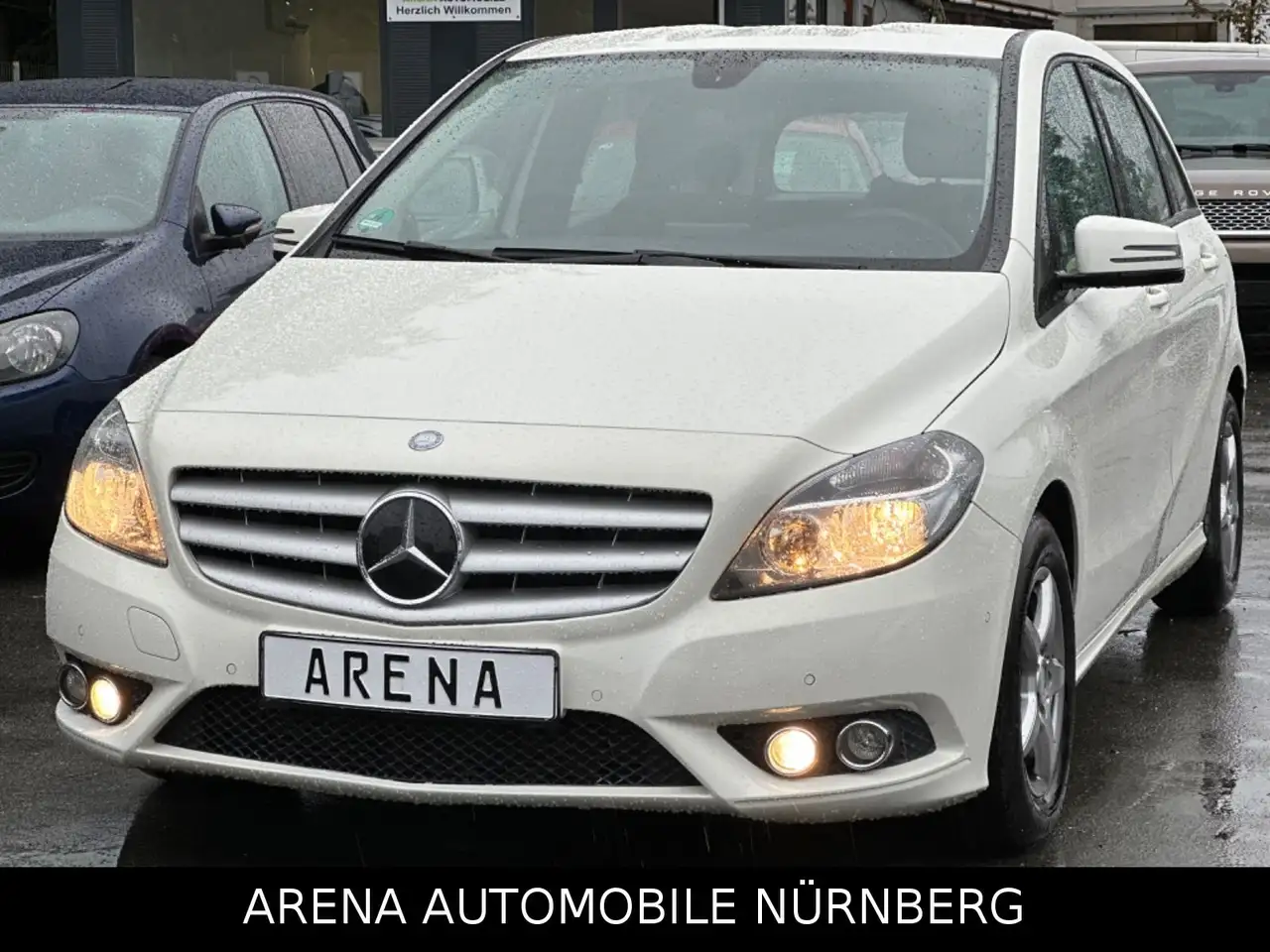 Mercedes-Benz B 180