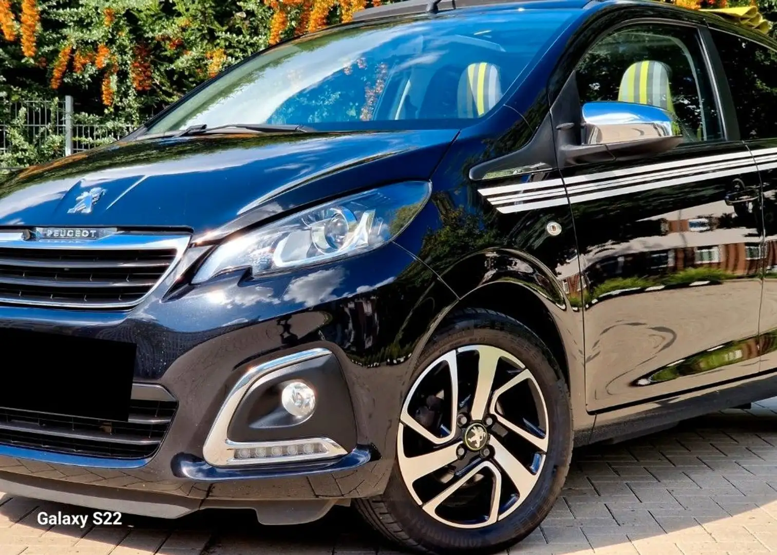 Peugeot 108 TOP Collection Apple CarPlay Klima SH Schwarz - 2