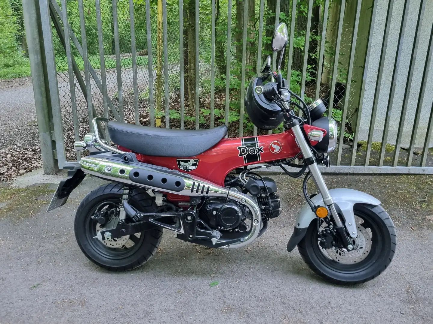 Honda DAX ST 125 Monkey Red - 1