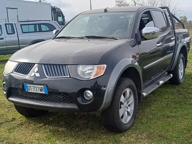 Mitsubishi L200 L200 d.cab 2.5 di-d Intense