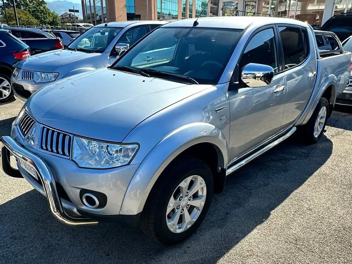 Mitsubishi L200 L200 d.cab 2.5 di-d Intense Plus 178cv N1 E5 Plateado - 2