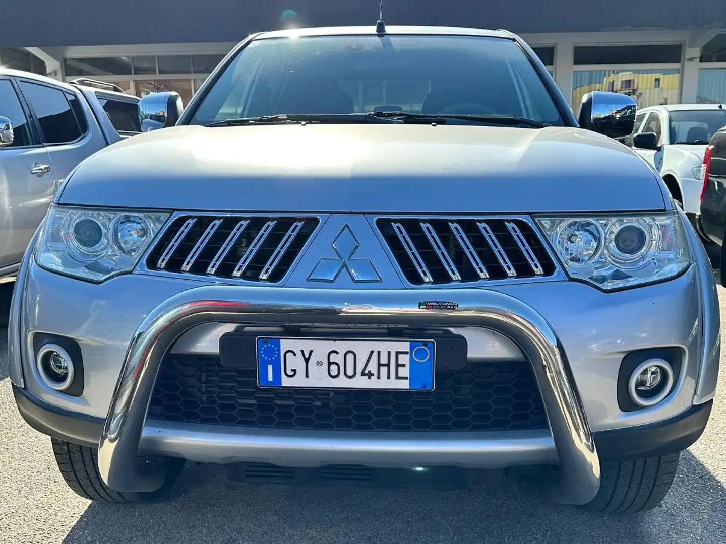 Mitsubishi L200 L200 d.cab 2.5 di-d Intense Plus 178cv N1 E5 Plateado - 1