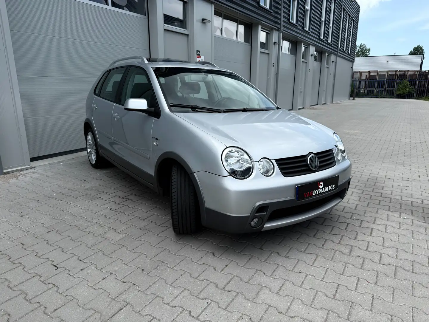 Volkswagen Polo Cross 1.4-16V FUN/CROSS Сірий - 2
