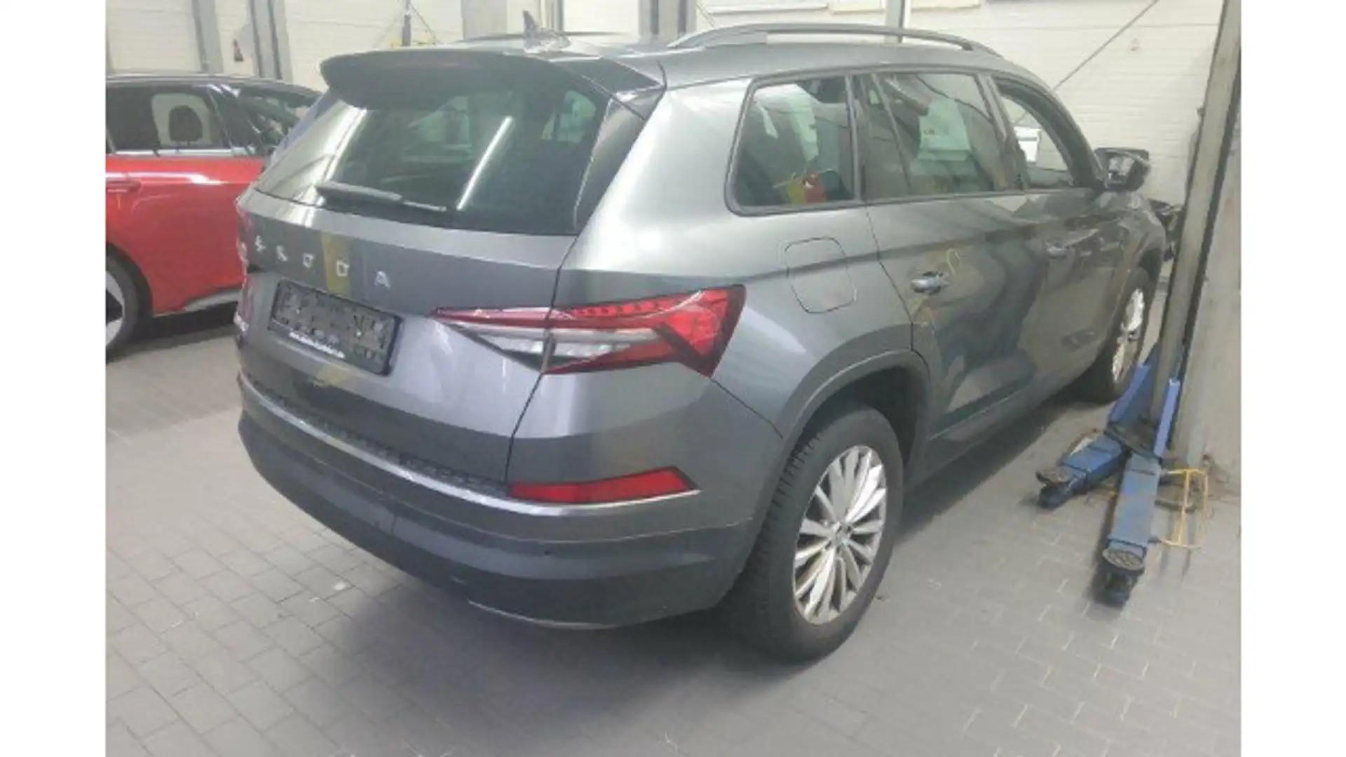 Skoda Kodiaq 1.5 TSI DSG Ambition Navi LaneAssist LED Grau - 2