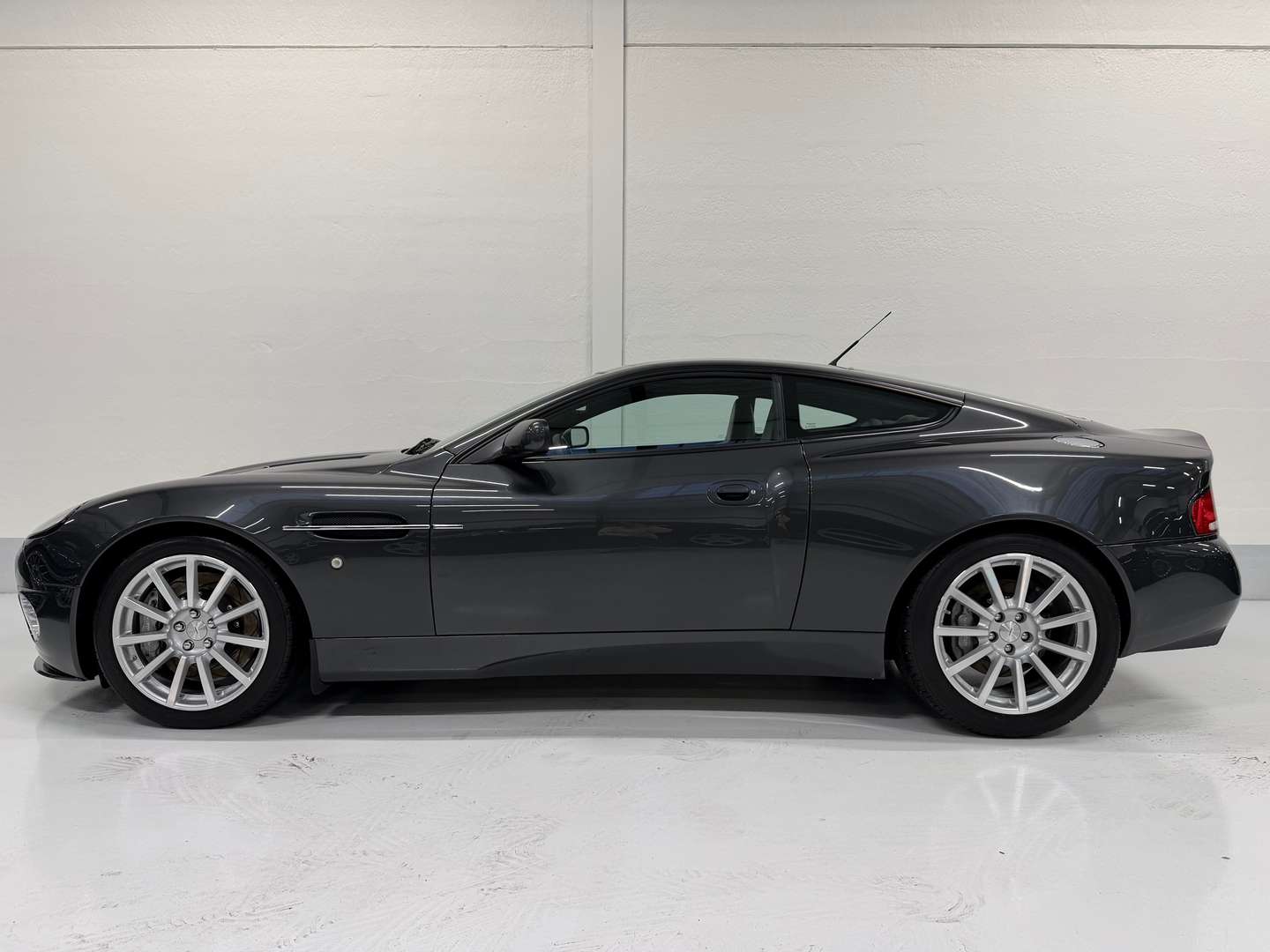 Aston Martin Vanquish Vanquish S -  - Joinsteer - #1