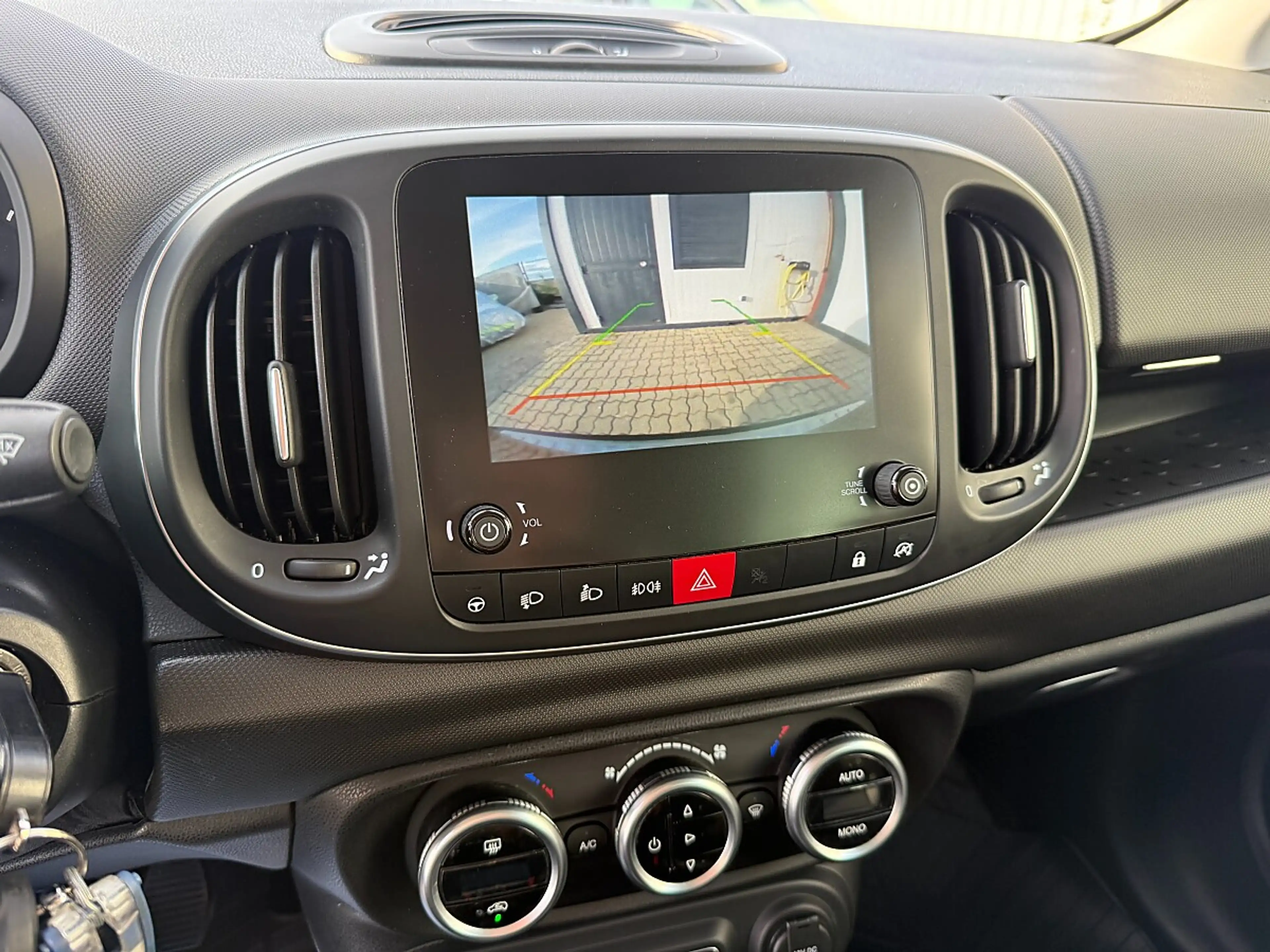 Fiat 500L 1,6 MultiJet II 120 Start&Stop Cross — photo 10