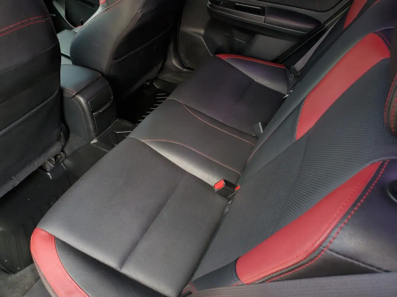 Subaru WRX снимка Subaru WRX