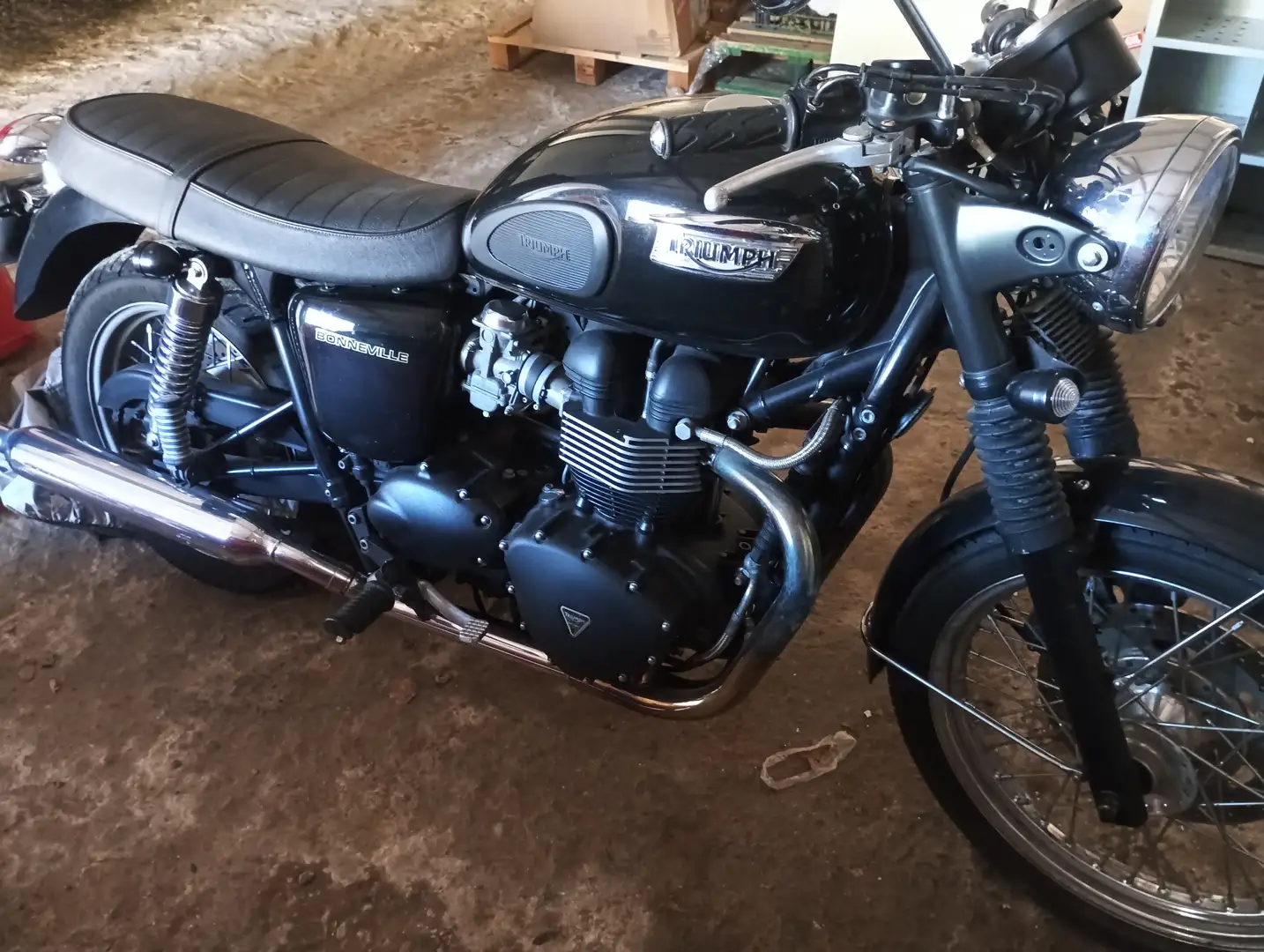 Triumph Bonneville SE Negro - 1