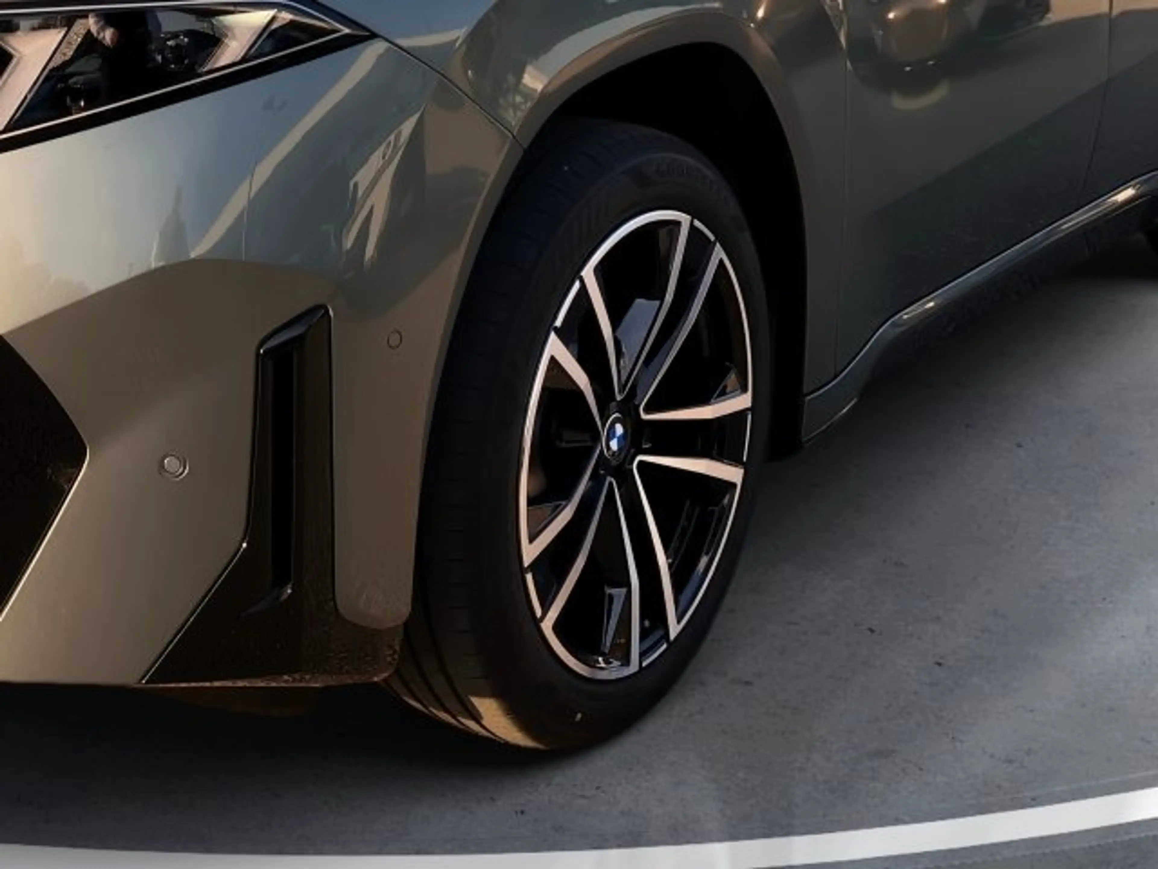 BMW iX3 40 — photo 8