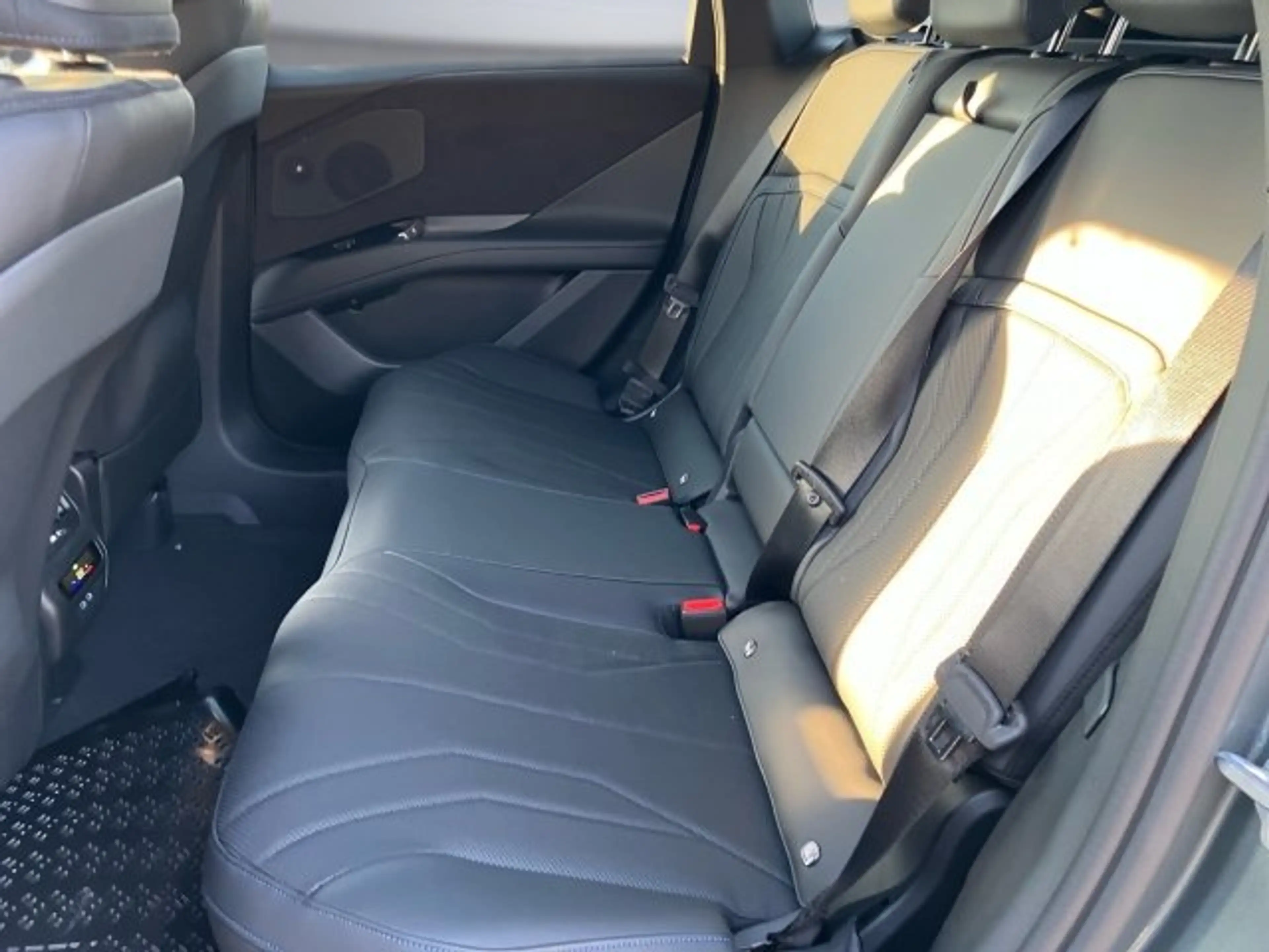 BMW iX3 40 — photo 12
