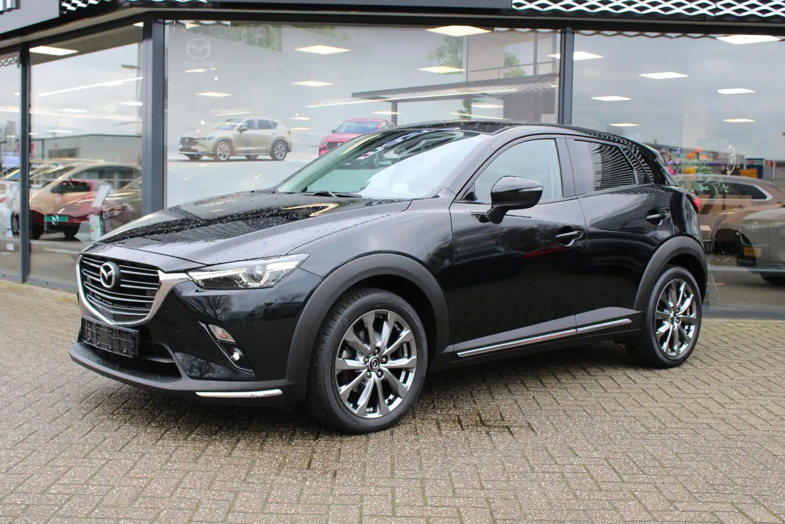 Mazda CX-3 2.0 SkyActiv-G 120 SkyLease Luxury , Automaat, Led Zwart - 2