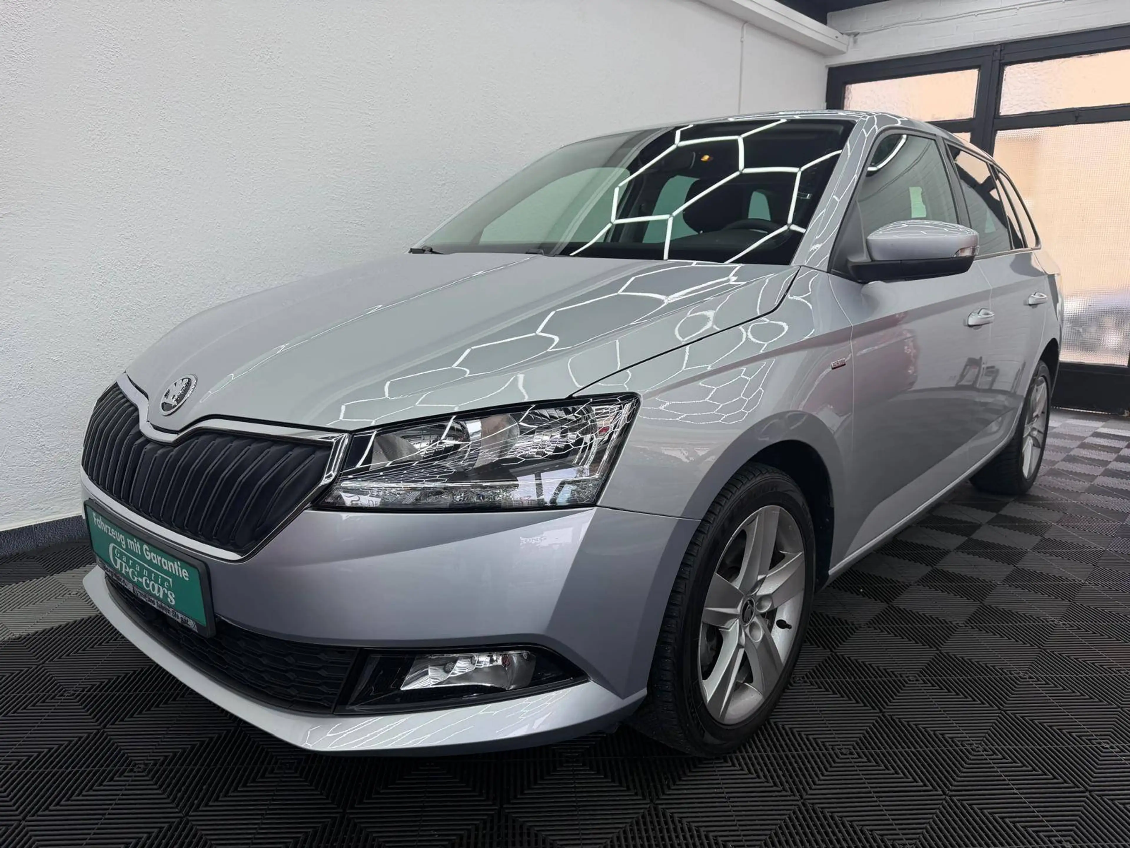 Skoda Fabia Drive 125*Kamera*Car-Play*Sitzheizung*Neue Allwetterreifen*Tüv Neu*Inspektion Neu*Alu*PDC*MFL*sehr gefplegt — photo 3