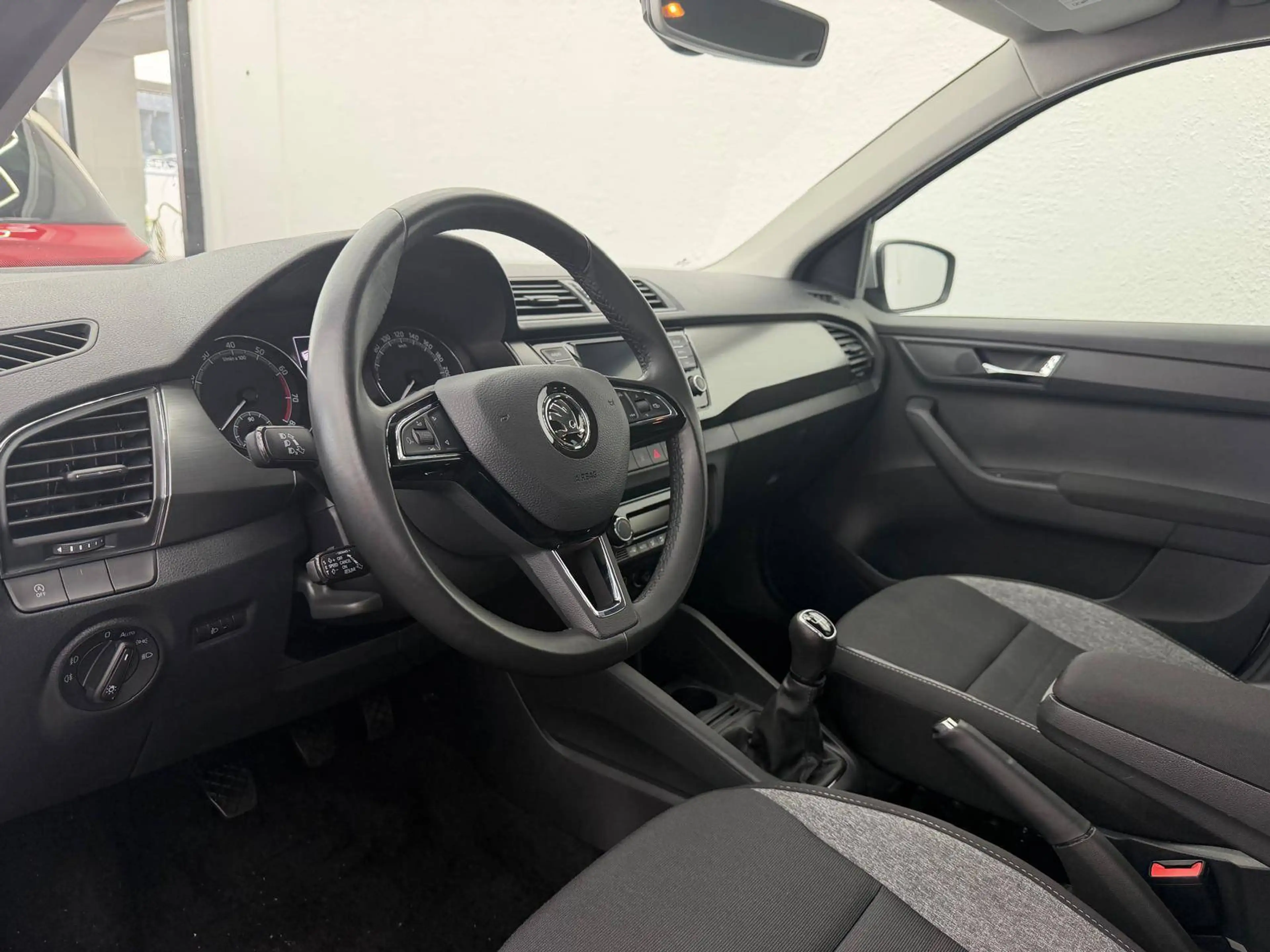 Skoda Fabia Drive 125*Kamera*Car-Play*Sitzheizung*Neue Allwetterreifen*Tüv Neu*Inspektion Neu*Alu*PDC*MFL*sehr gefplegt — photo 5