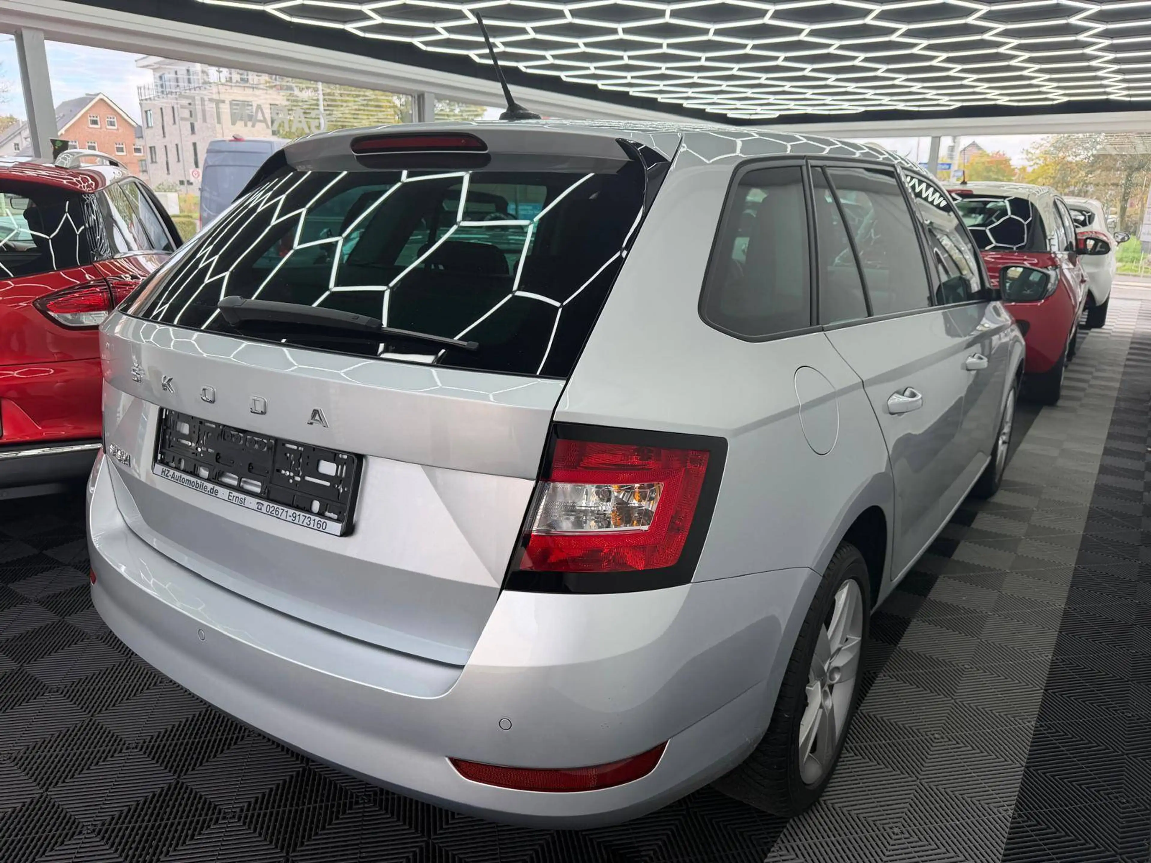 Skoda Fabia Drive 125*Kamera*Car-Play*Sitzheizung*Neue Allwetterreifen*Tüv Neu*Inspektion Neu*Alu*PDC*MFL*sehr gefplegt — photo 2