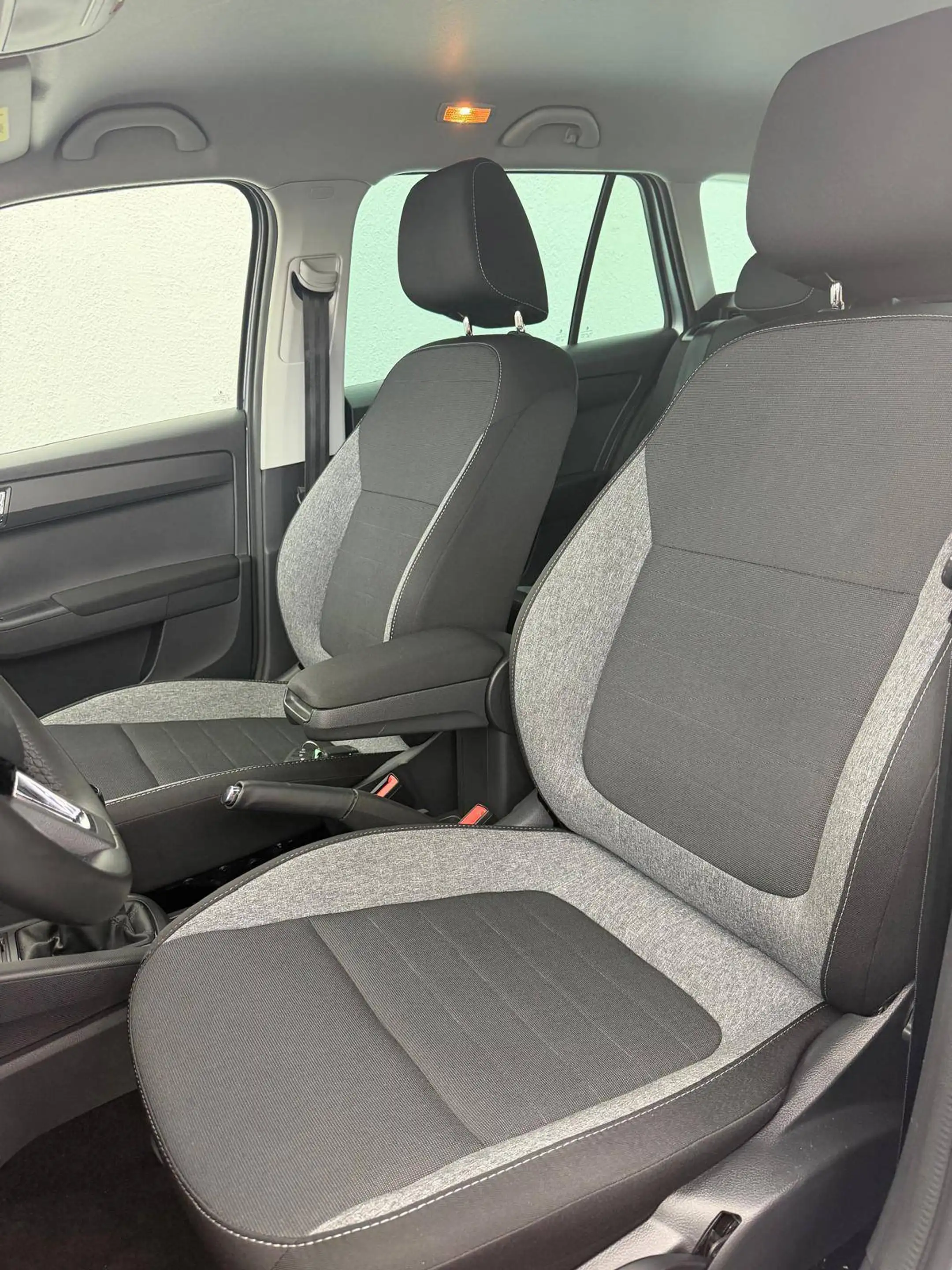 Skoda Fabia Drive 125*Kamera*Car-Play*Sitzheizung*Neue Allwetterreifen*Tüv Neu*Inspektion Neu*Alu*PDC*MFL*sehr gefplegt — photo 10