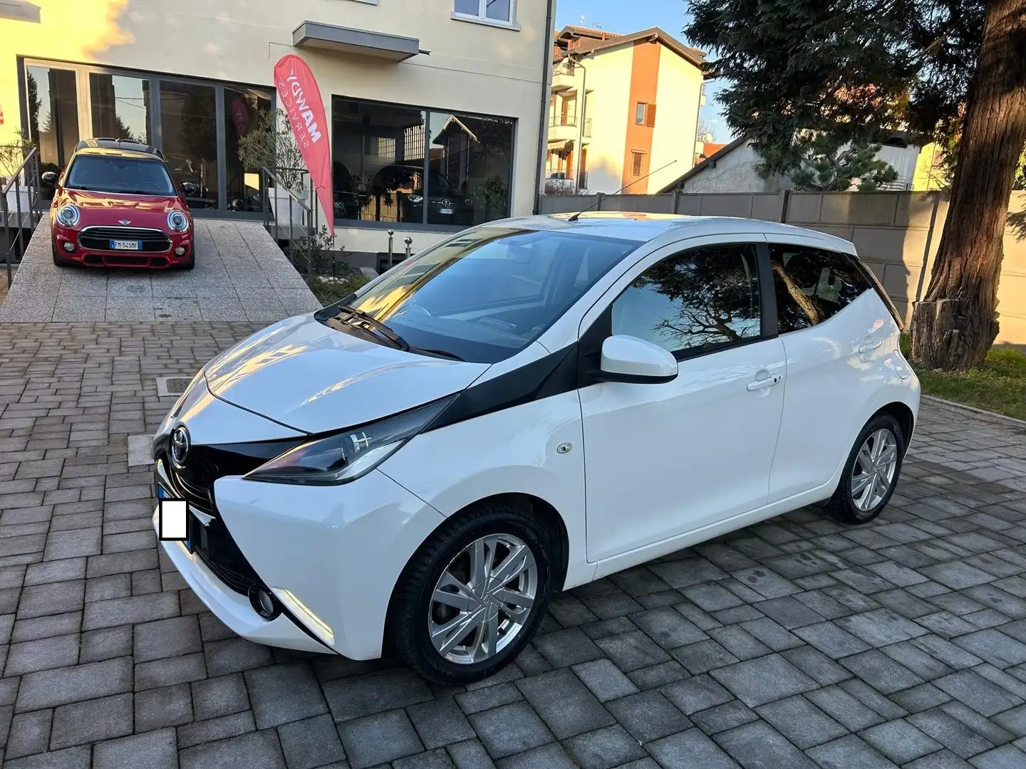 Toyota Aygo Aygo II 2014 5p 1.0 x-play m-mt NAVI PELLE CERCHI Bianco - 1