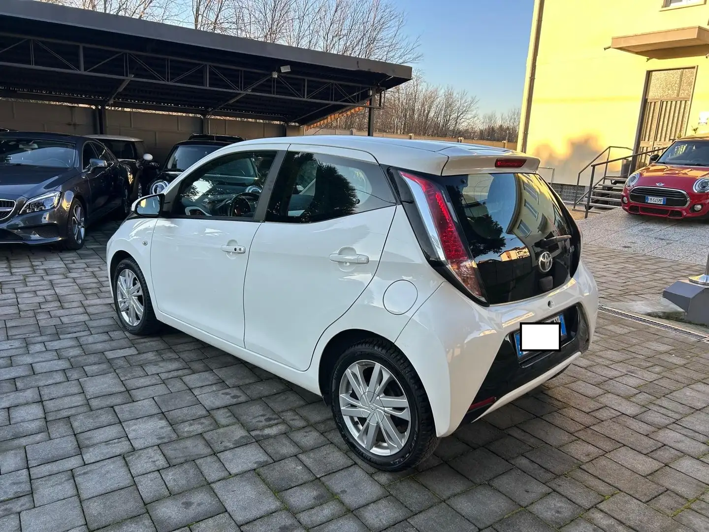 Toyota Aygo Aygo II 2014 5p 1.0 x-play m-mt NAVI PELLE CERCHI Bianco - 2