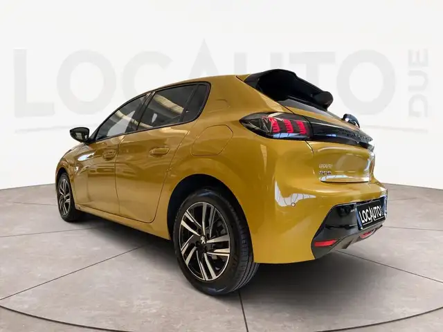Peugeot 208 view 5