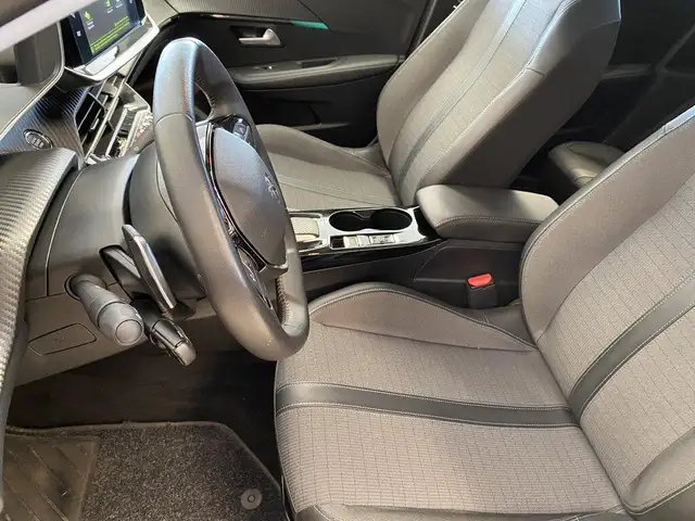 Peugeot 208 view 7
