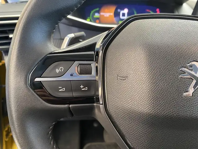 Peugeot 208 view 13