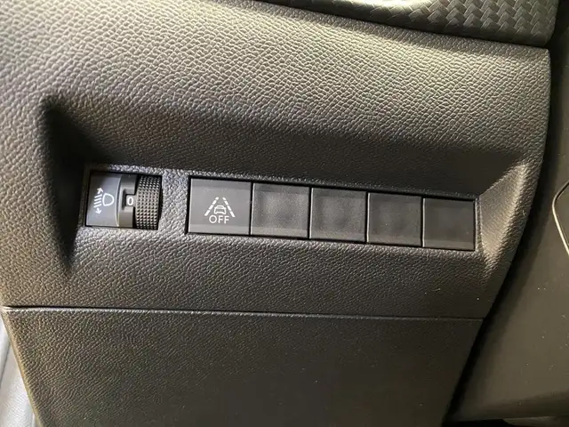 Peugeot 208 view 17