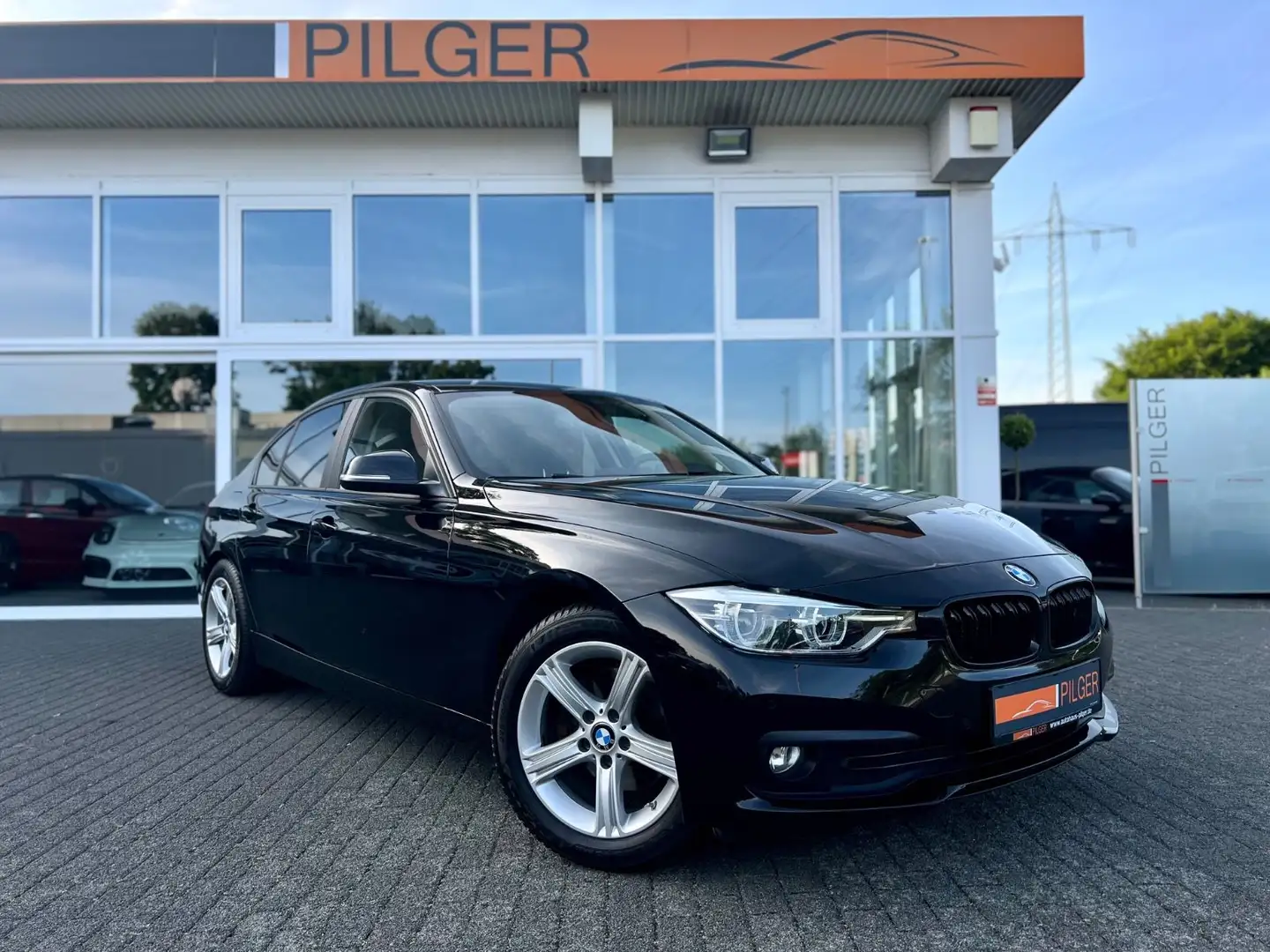 BMW 330 F30 330e M-Sport*Teilleder*Automatik*Navi*LED*PD Zwart - 1