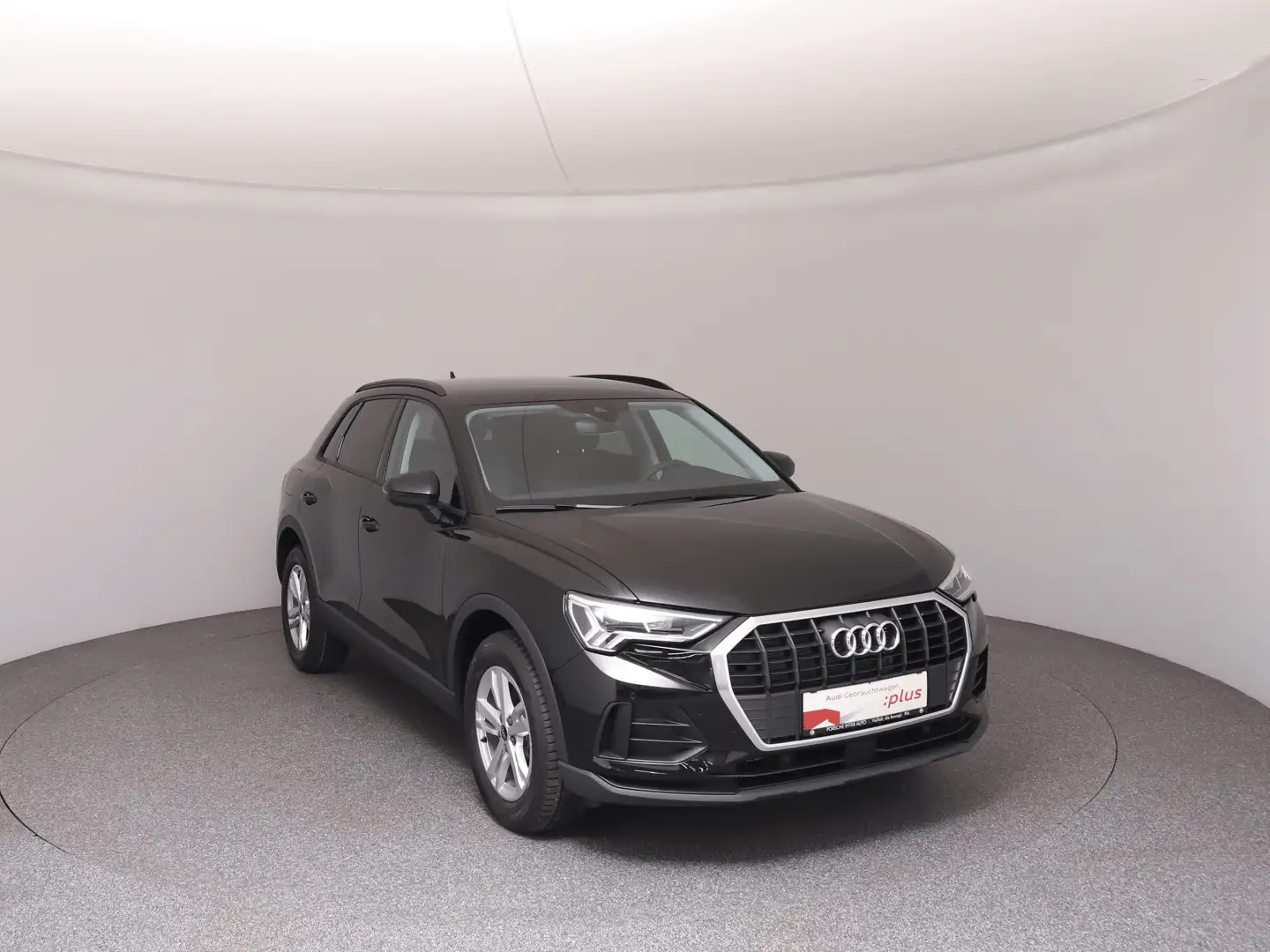 Audi Q3 35 TFSI intense Schwarz - 2