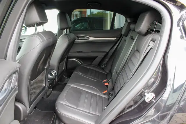 Alfa Romeo Stelvio view 14