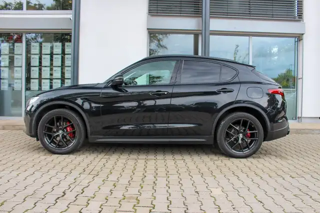 Alfa Romeo Stelvio view 8