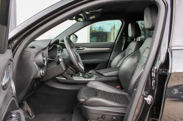Alfa Romeo Stelvio view 10