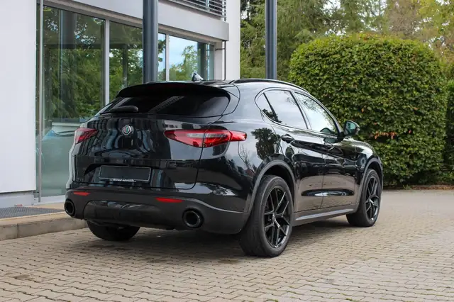 Alfa Romeo Stelvio view 5