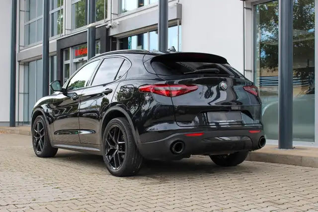 Alfa Romeo Stelvio view 7