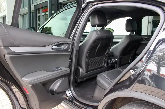Alfa Romeo Stelvio view 13