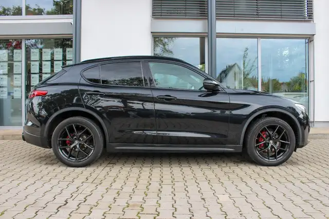 Alfa Romeo Stelvio view 4