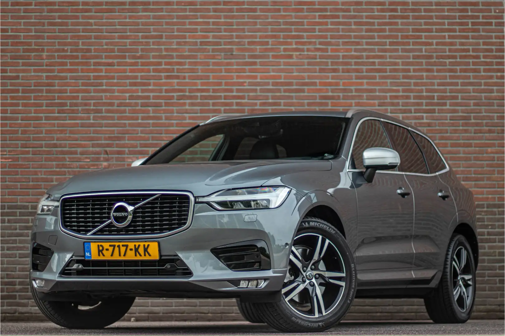 Volvo XC60 T5 AWD R-Design, Carplay, Keyless, Stoel & Stuurve Gris - 1