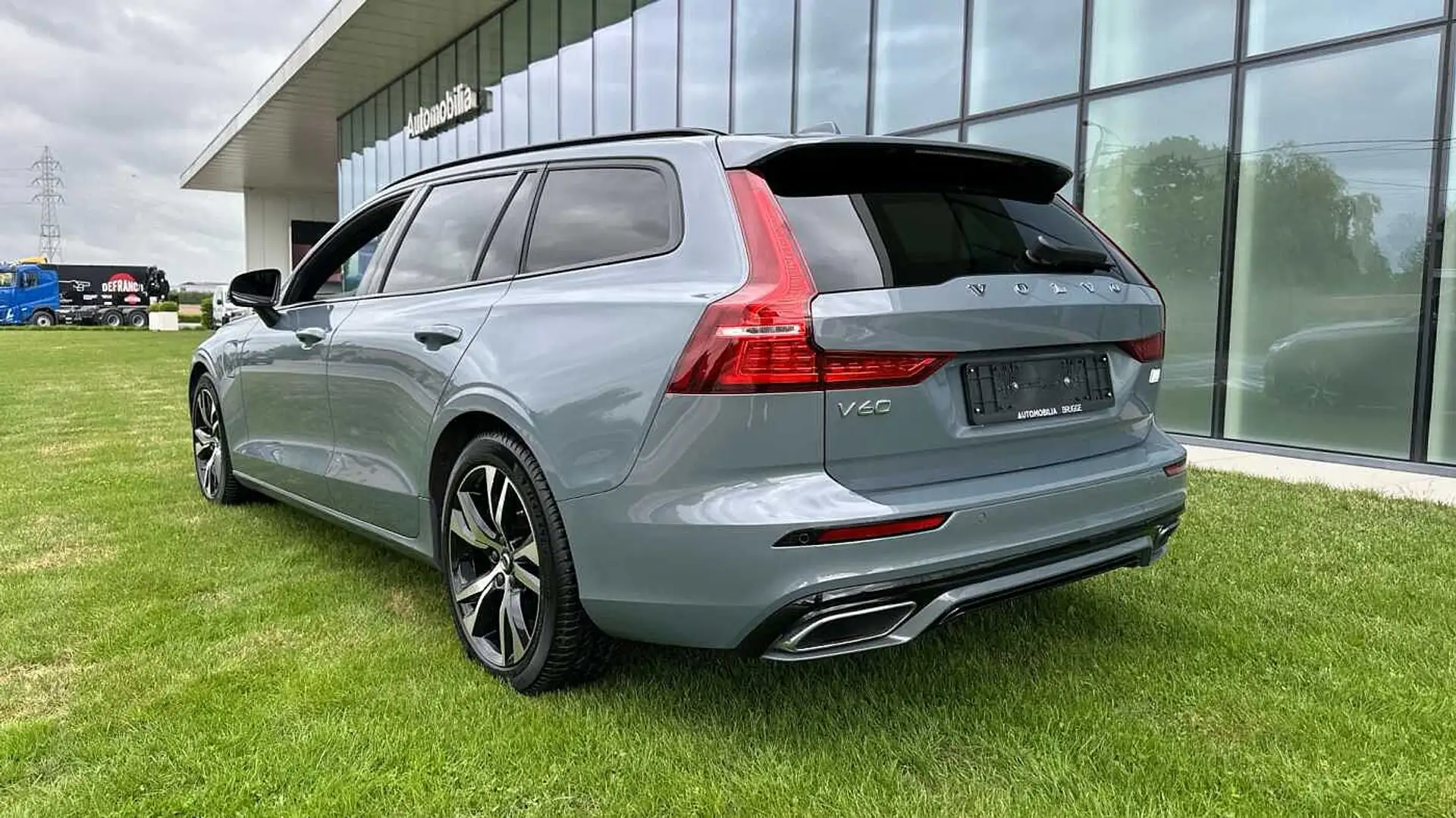 Volvo V60 II R-Design T8 AWD Plug-in Hybride | Harman Kardon Grau - 2