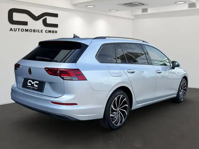 Volkswagen Golf view 3