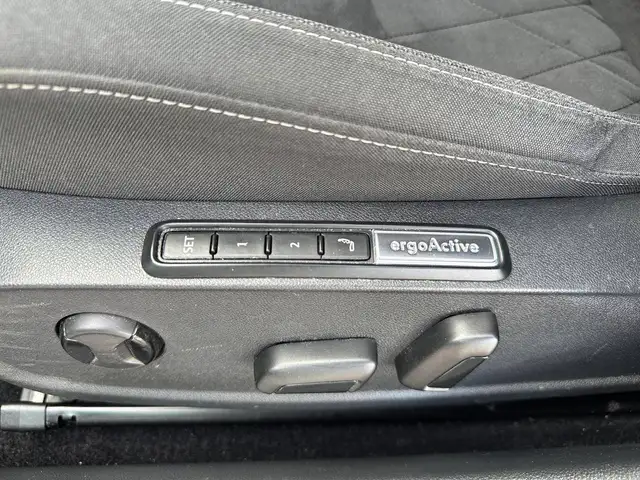 Volkswagen Golf view 14