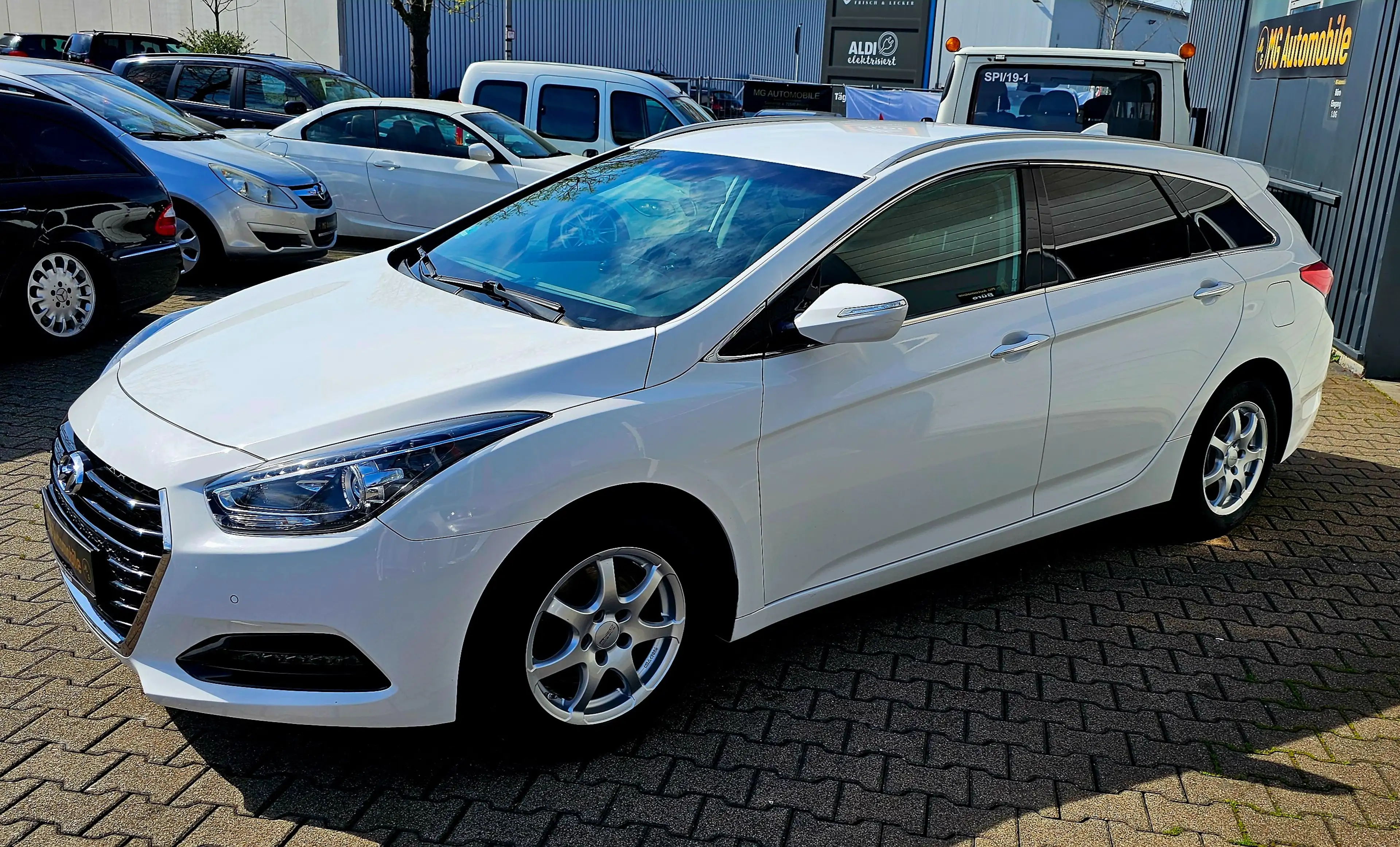Hyundai i40 Blue Trend/NAVI/PDC/Klima/Sitzheizung — photo 4