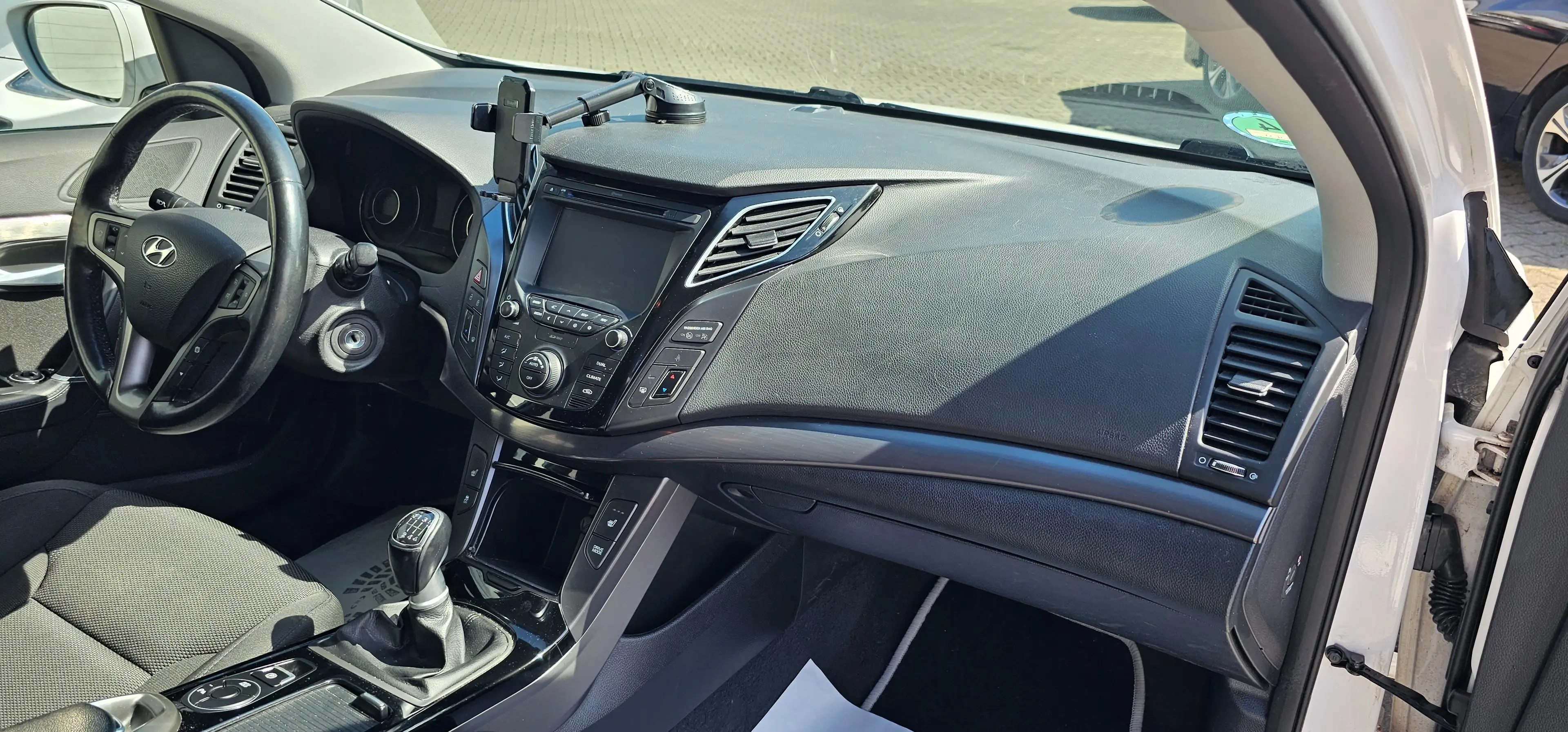 Hyundai i40 Blue Trend/NAVI/PDC/Klima/Sitzheizung — photo 15