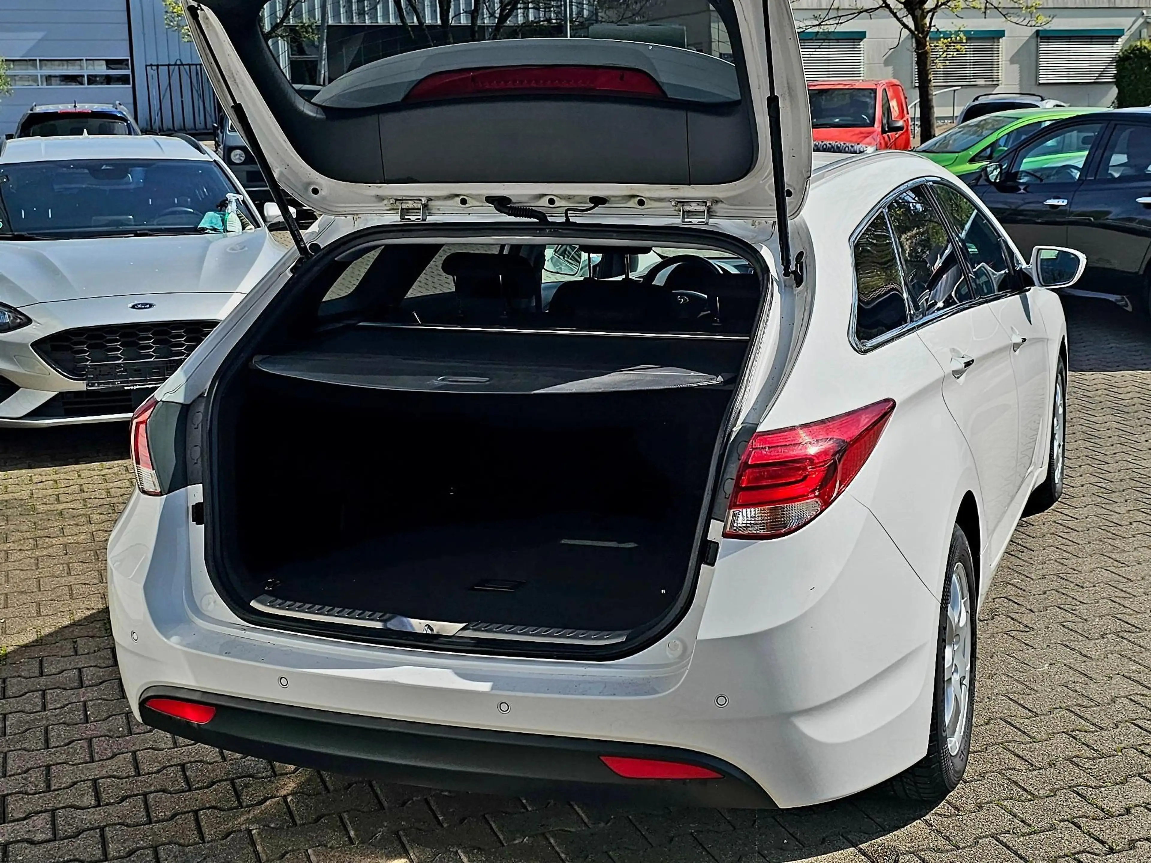 Hyundai i40 Blue Trend/NAVI/PDC/Klima/Sitzheizung — photo 11
