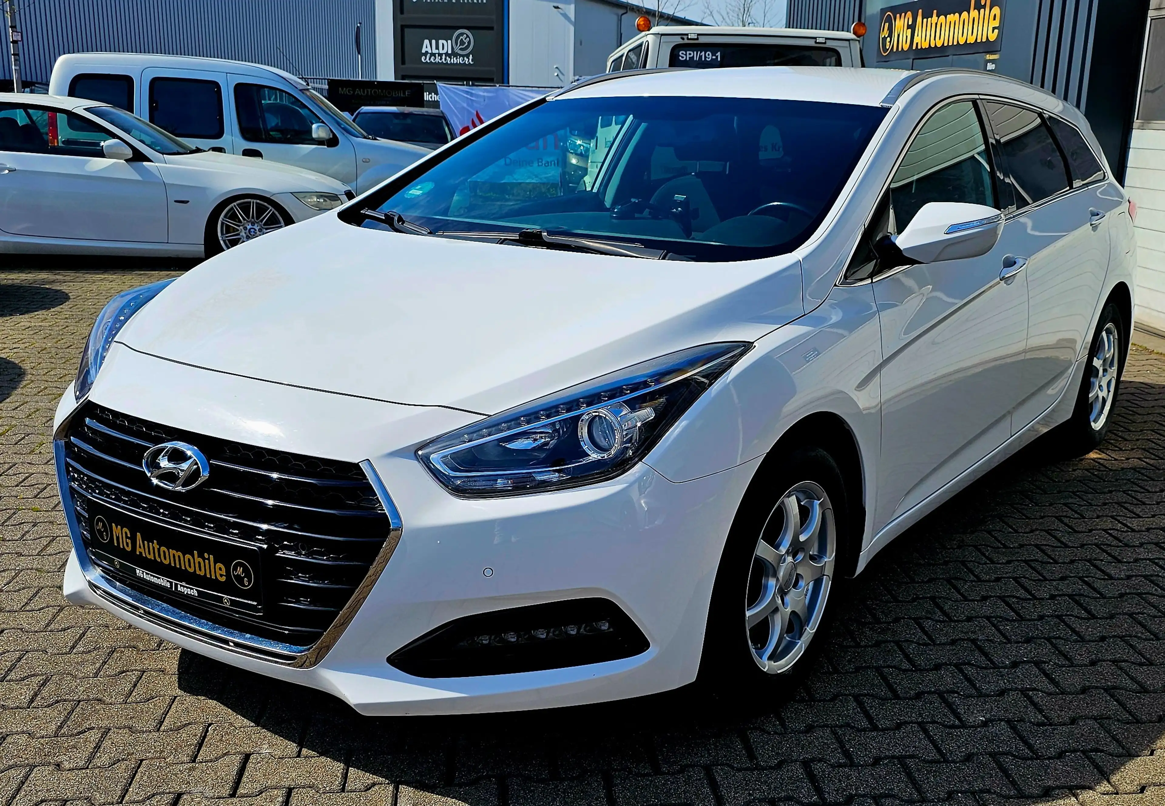 Hyundai i40 Blue Trend/NAVI/PDC/Klima/Sitzheizung — photo 3