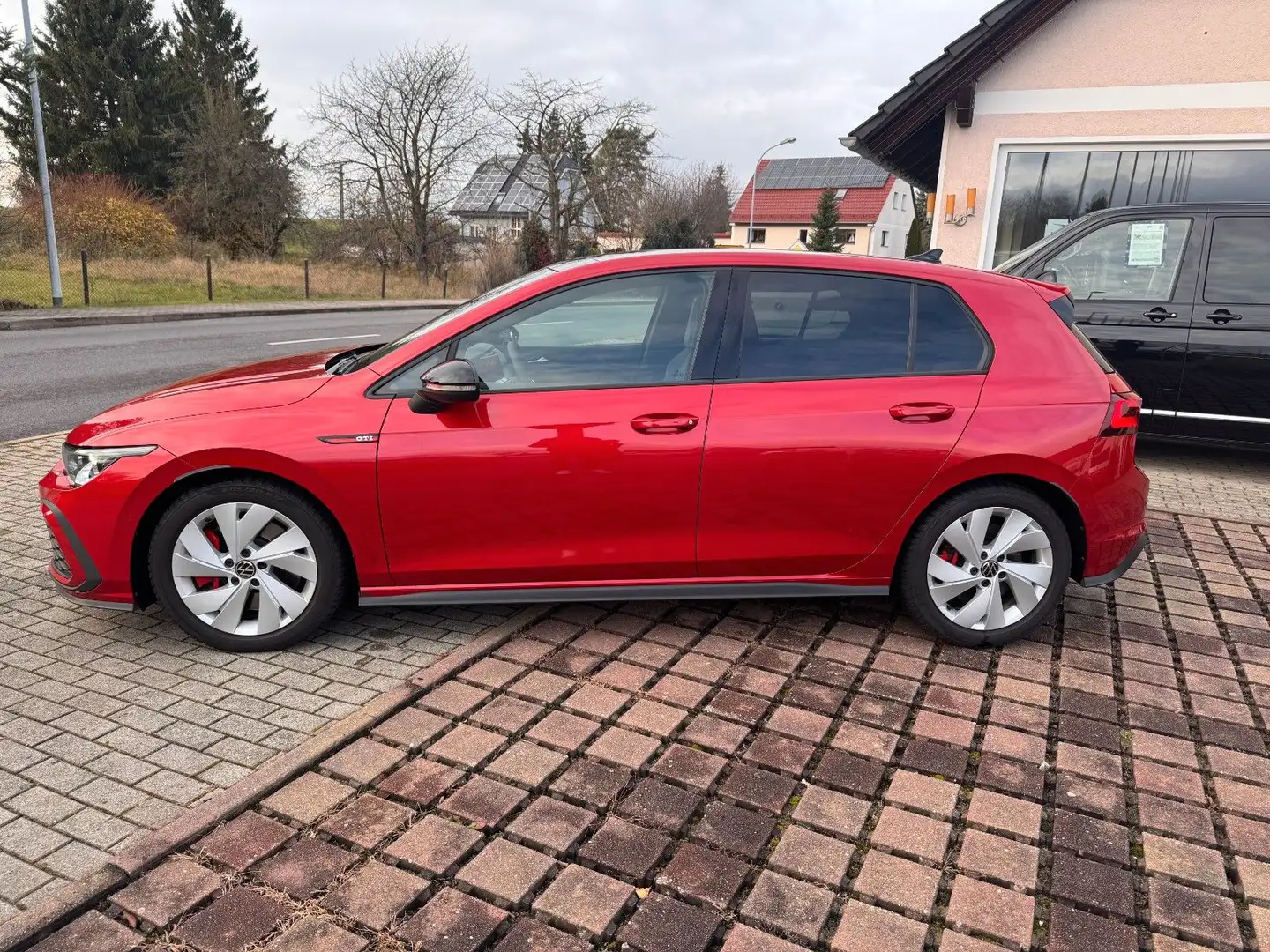 Volkswagen Golf VIII Lim. GTI mit Pano + Standheizung Rouge - 2