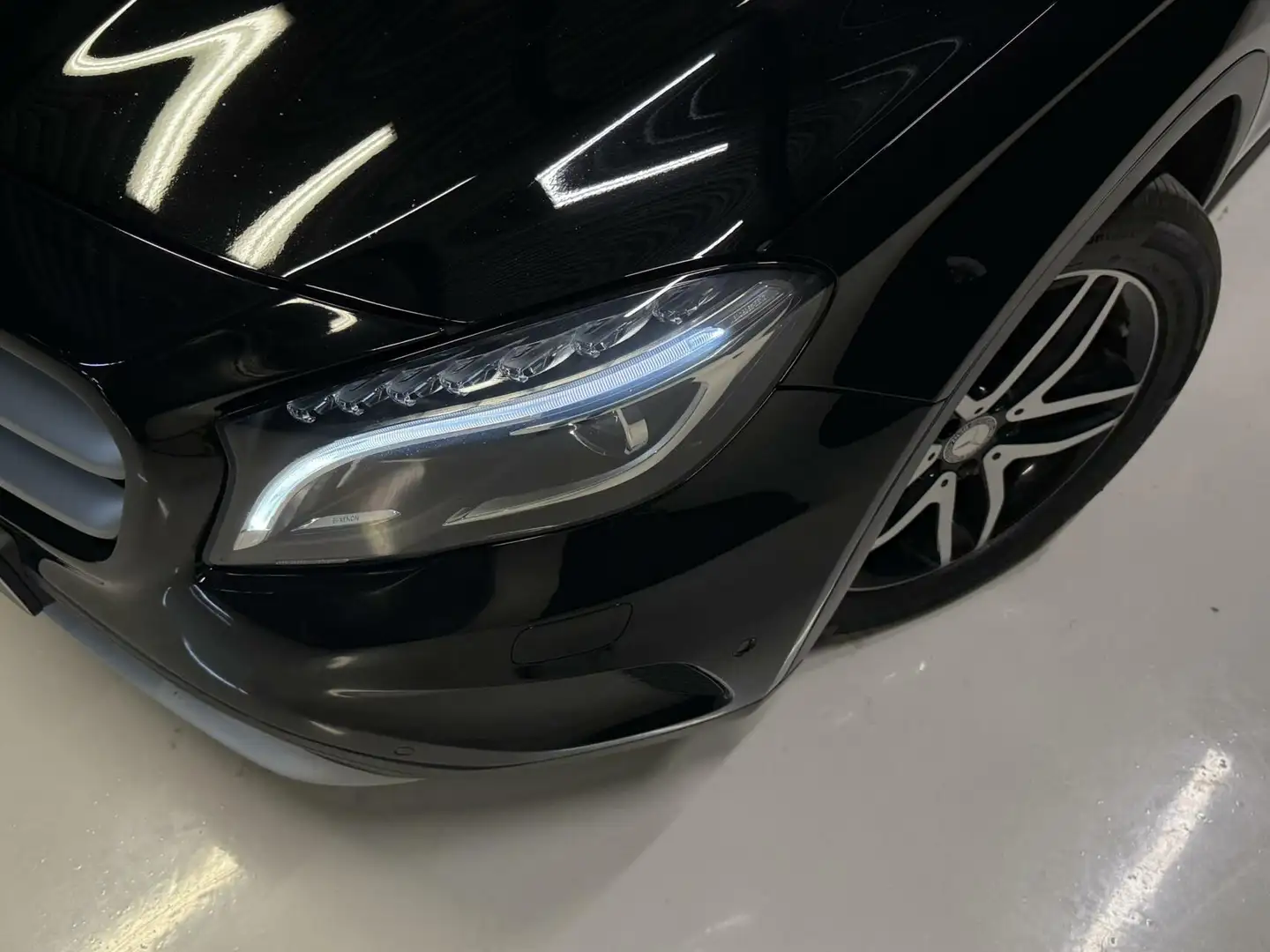 Mercedes-Benz GLA 180 d Prestige Zwart - 2