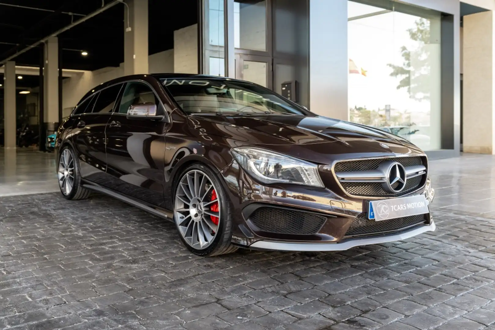 Mercedes-Benz CLA 45 AMG Shooting Brake 4Matic 7G-DCT Braun - 1