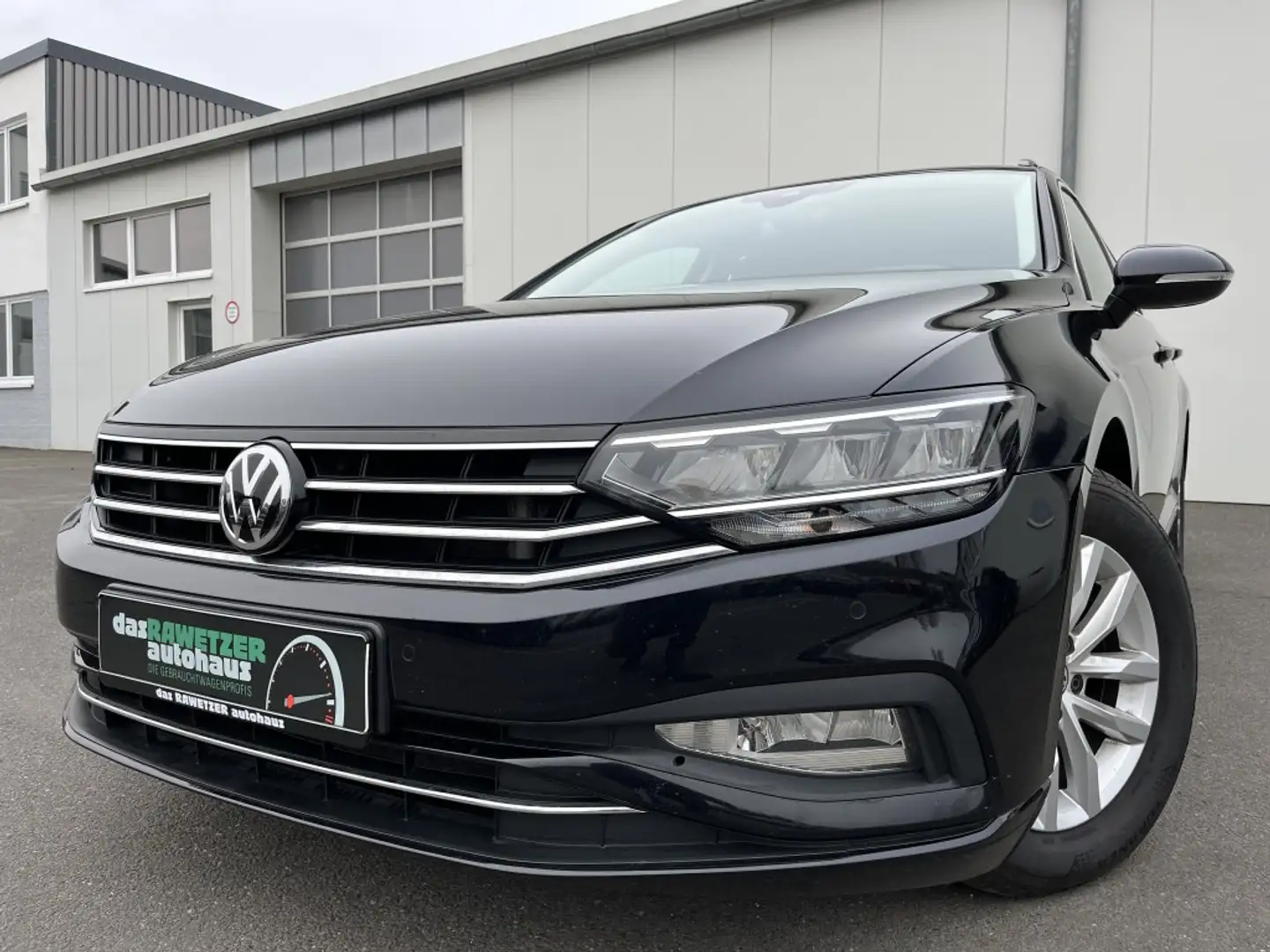 Volkswagen Passat Variant 2.0 TDI Business 134€ m. 20% Anzahlung Navi ACC Schwarz - 1