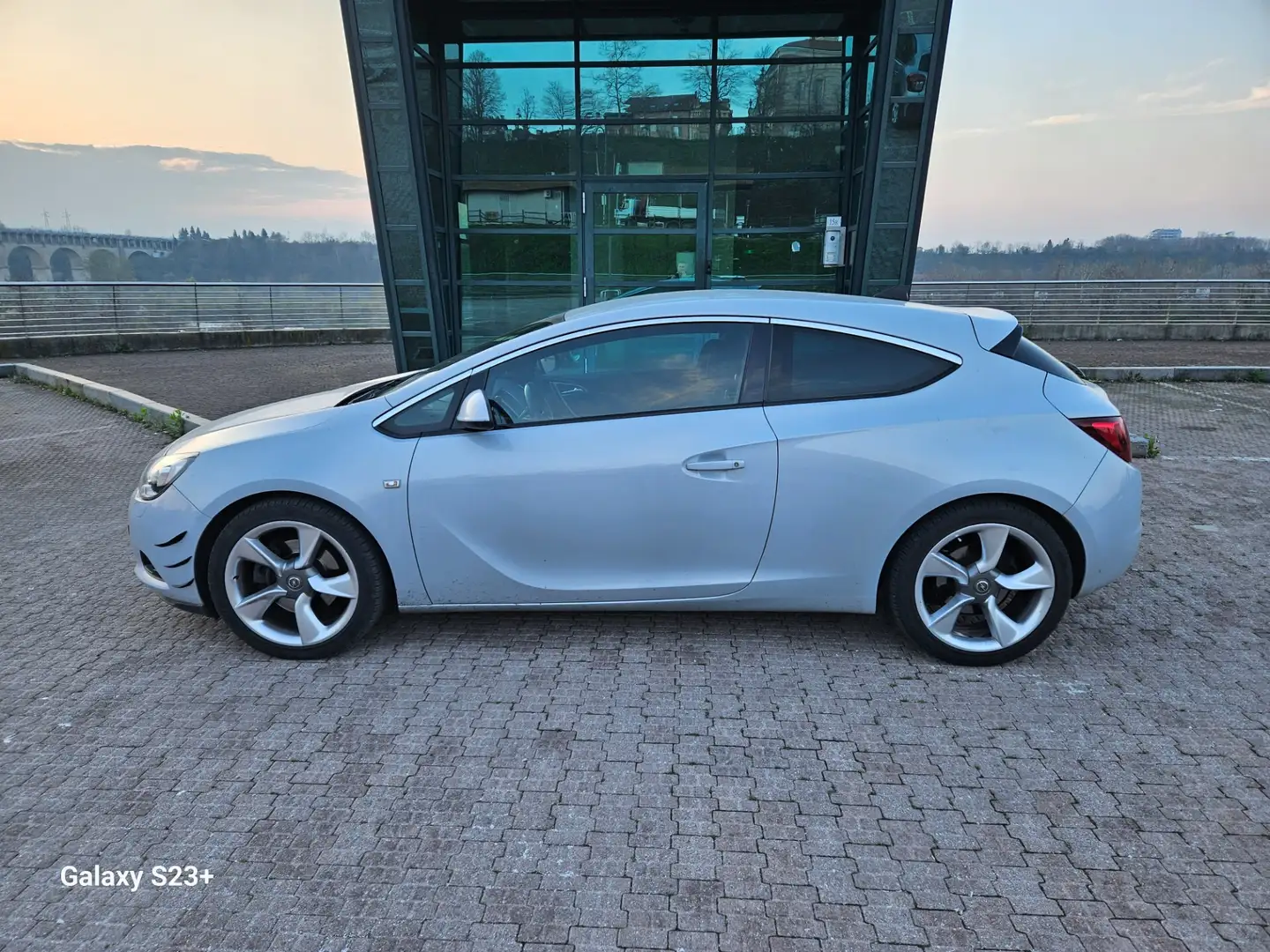 Opel Astra GTC 1.6 Turbo 180CV 3 porte Cosmo S Grau - 2