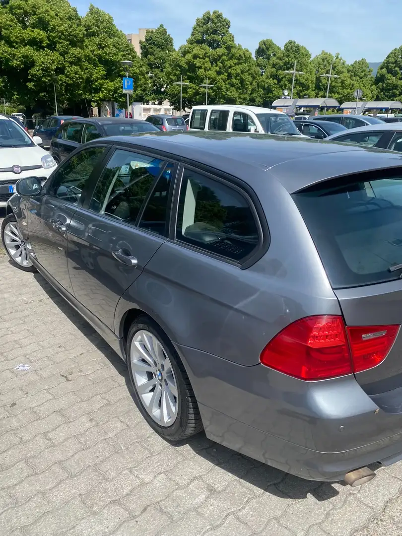 BMW 318 Serie 3 E91 Touring 318d  2.0 Attiva 143cv FL Grigio - 2
