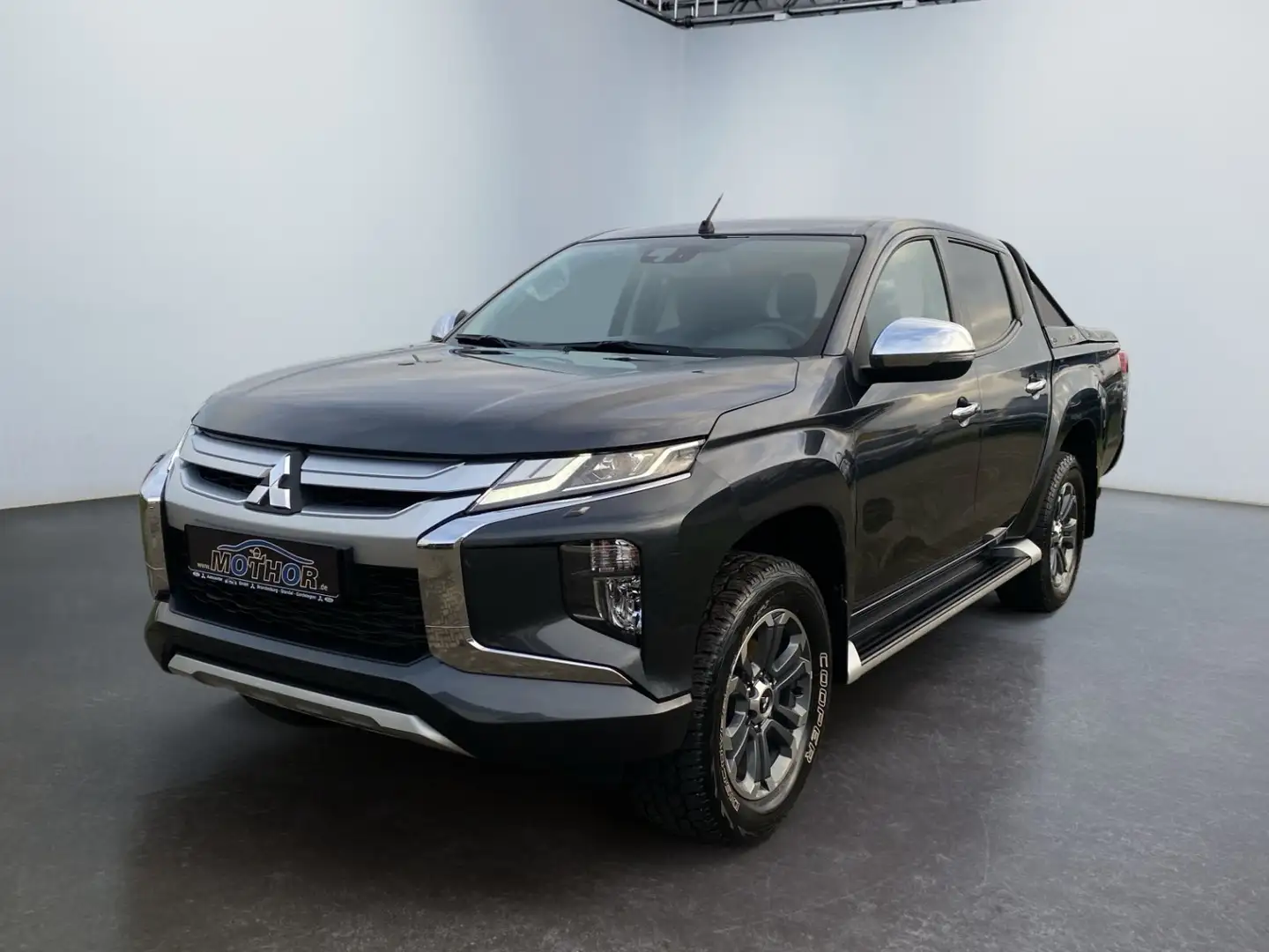 Mitsubishi L200 Intro Edition 2.2 DI-D TEMP PDC SHZ DAB Šedá - 2